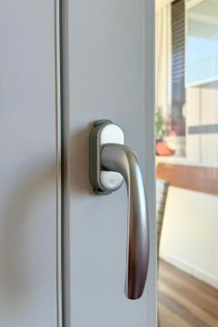 Hoppe Çocuk Emniyet Kilitli Pimapen Pencere Kolu Kisi2 Silver