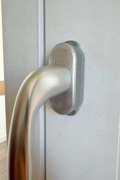 Hoppe Çocuk Emniyet Kilitli Pimapen Pencere Kolu Kisi2 Silver