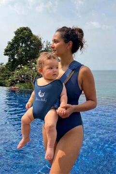 Myminibaby Neopren Bebek Taşıyıcı Kanguru - Islak ve Kuru Kullanım - Havuz, Plaj ve Günlük Kullanıma Uygun - Ayarlanabilir Omuz, Bel ve Yan Kemerli - 4-24 Ay / 6-15 kg - Taşıma Çantası Dahil Mavi